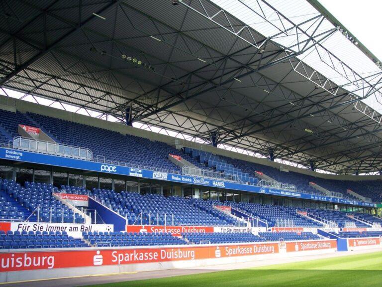 Haupttribüne der MSV-Arena in Duisburg auf einer Archivaufnahme von 2005